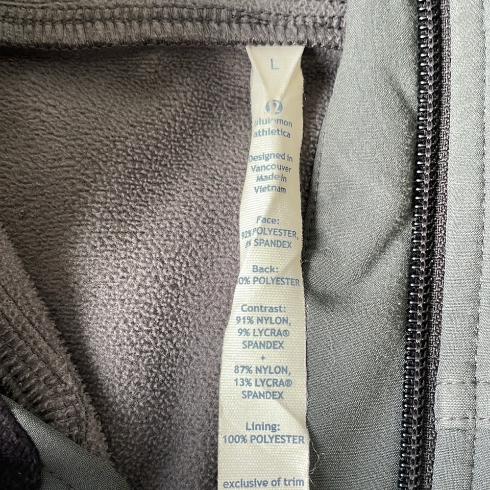 EC Lululemon Men's Softshell Hooded Jacket with Zipper Pockets - Size L - Picture 5 of 6